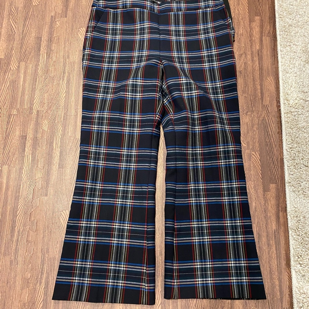 Zara women’s plaid cropped flair legged slacks. SZ 8